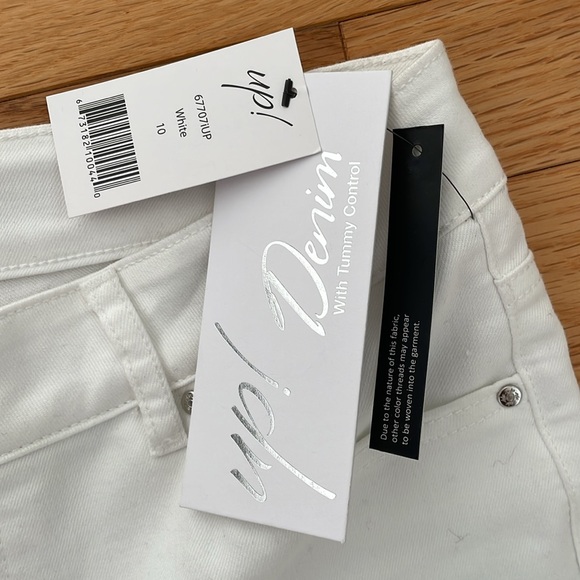 NWT Up! White 5 pocket pull up jeans. - Picture 5 of 8